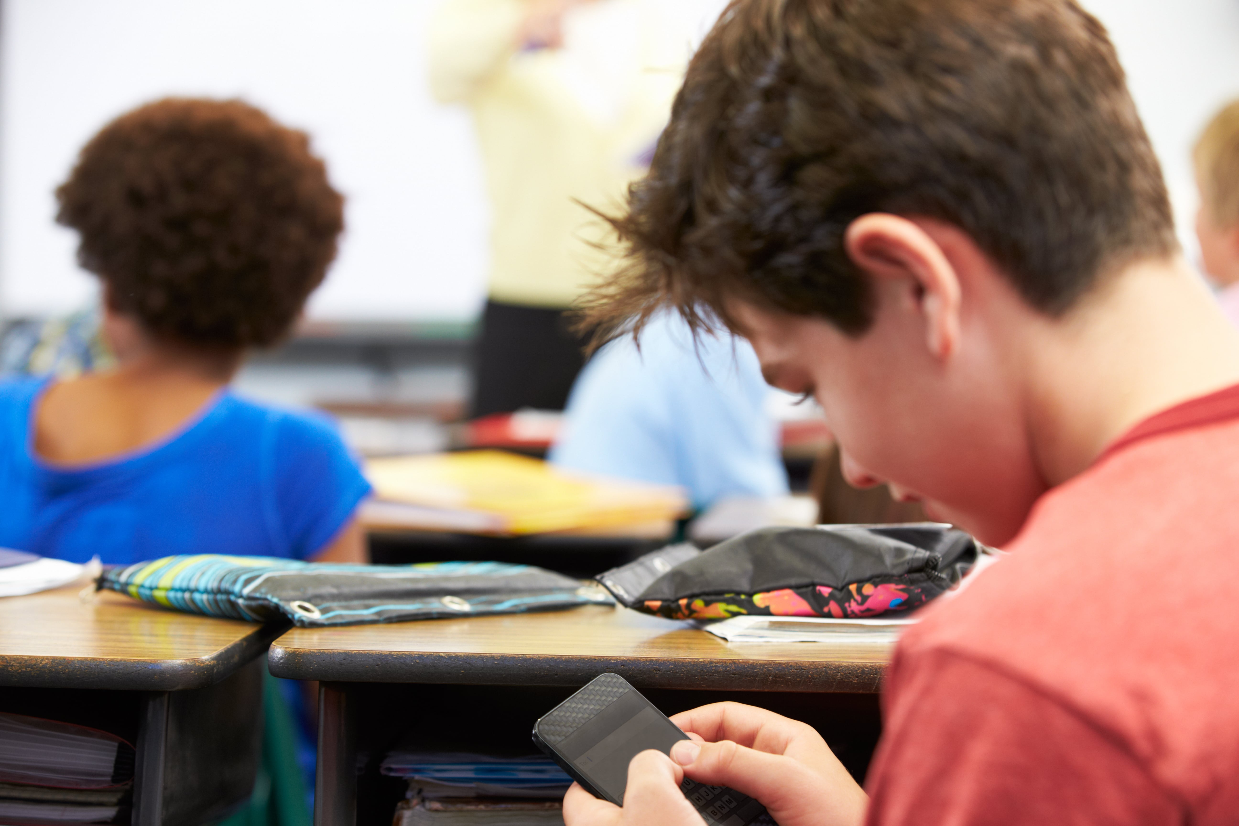 banning mobiles in classrooms